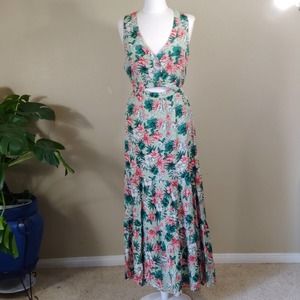 Lost + Wander Maxi Sleeveless with peep hole in the middle of dress  Size L